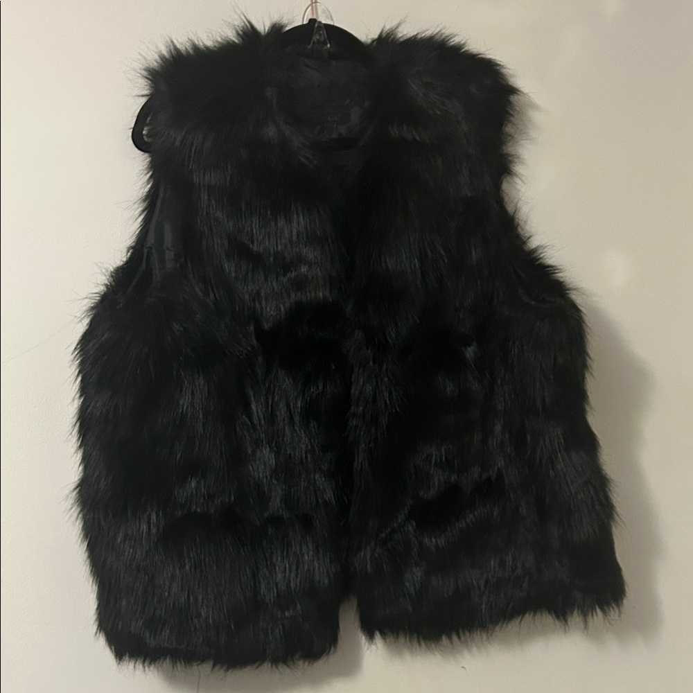 Jou Jou Elegant Black Faux Fur Vest